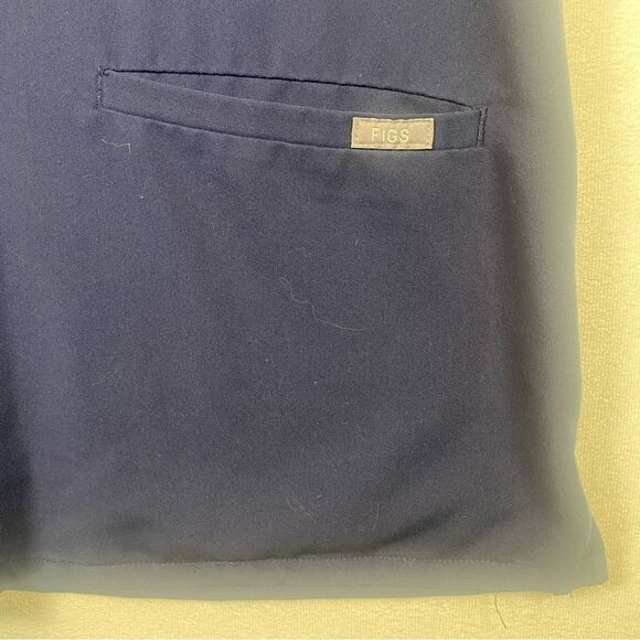 Figs Blue Technical Collection 2 Pocket V Neck Top Size Medium - Picture 6 of 11